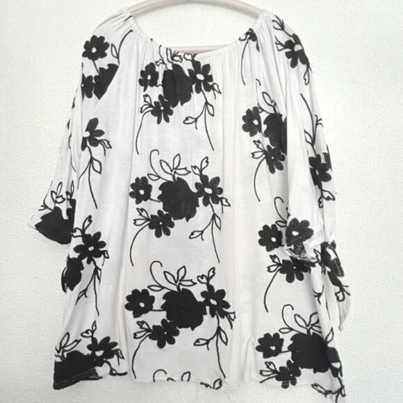 Liv Los Angeles Womens Tunic, White with Black Floral Embroidery, Plus Size 3X - Picture 4 of 7